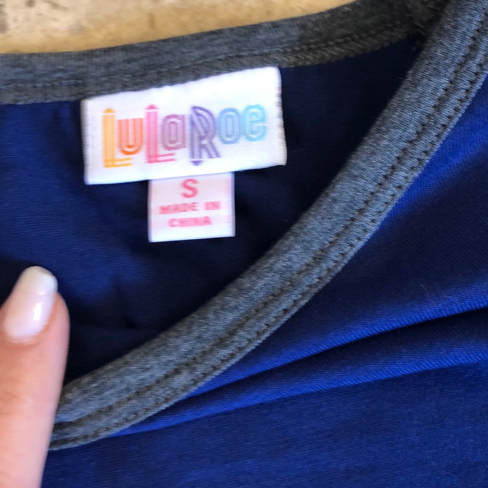 Lularoe Randy T-shirt - Picture 3 of 4